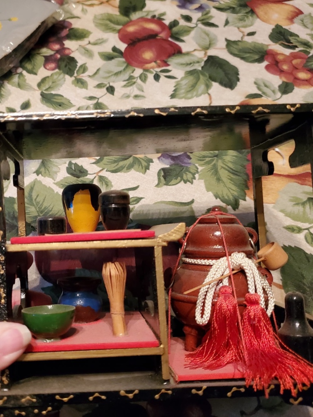 Old oriental small display